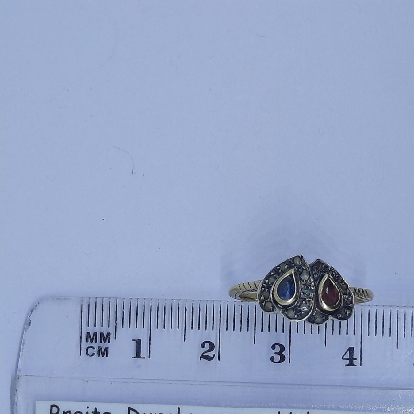 Bezaubernder Goldring mit diversen Edelsteinen — Guter Zustand (VG) Ringe