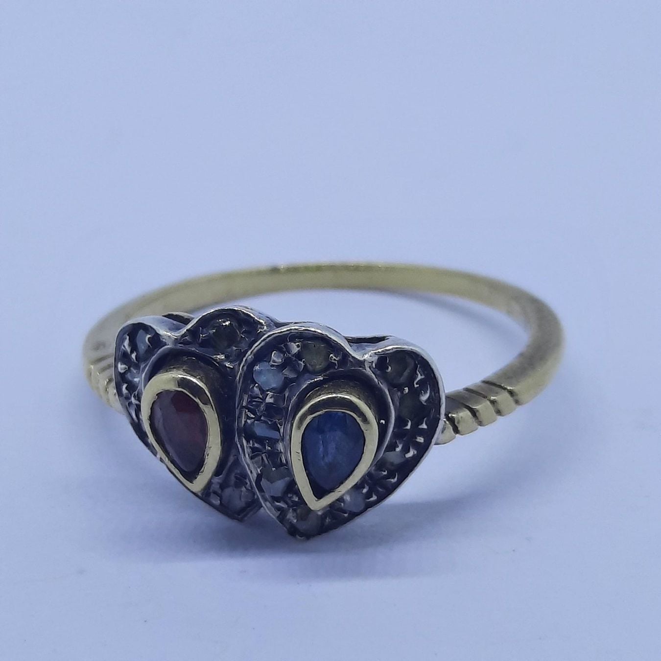 Bezaubernder Goldring mit diversen Edelsteinen — Guter Zustand (VG) Ringe