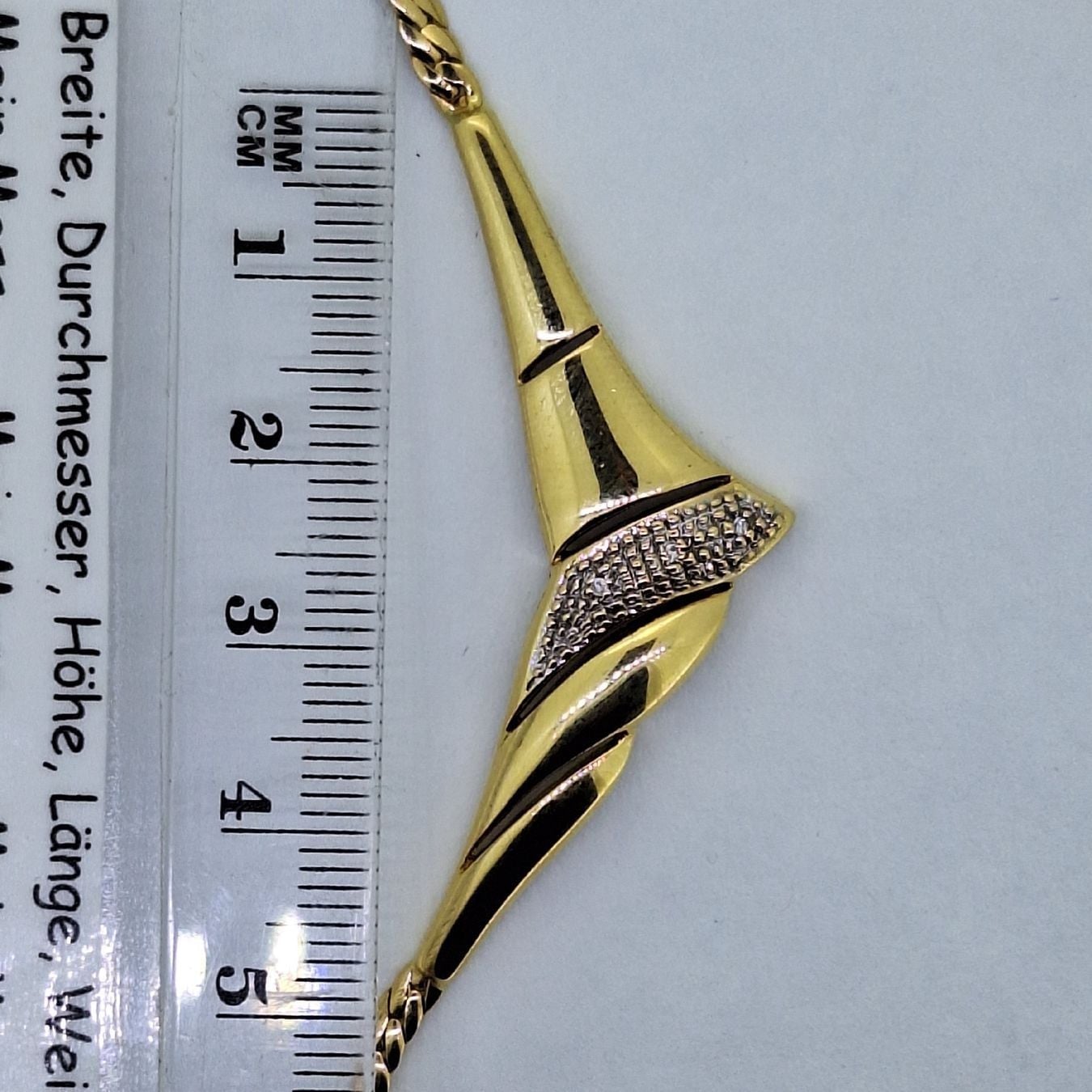 Wunderschönes Collier in 750 Gelbgold mit 3 Diamanten — Exzellenter Zustand (M-) Ketten & Anhänger