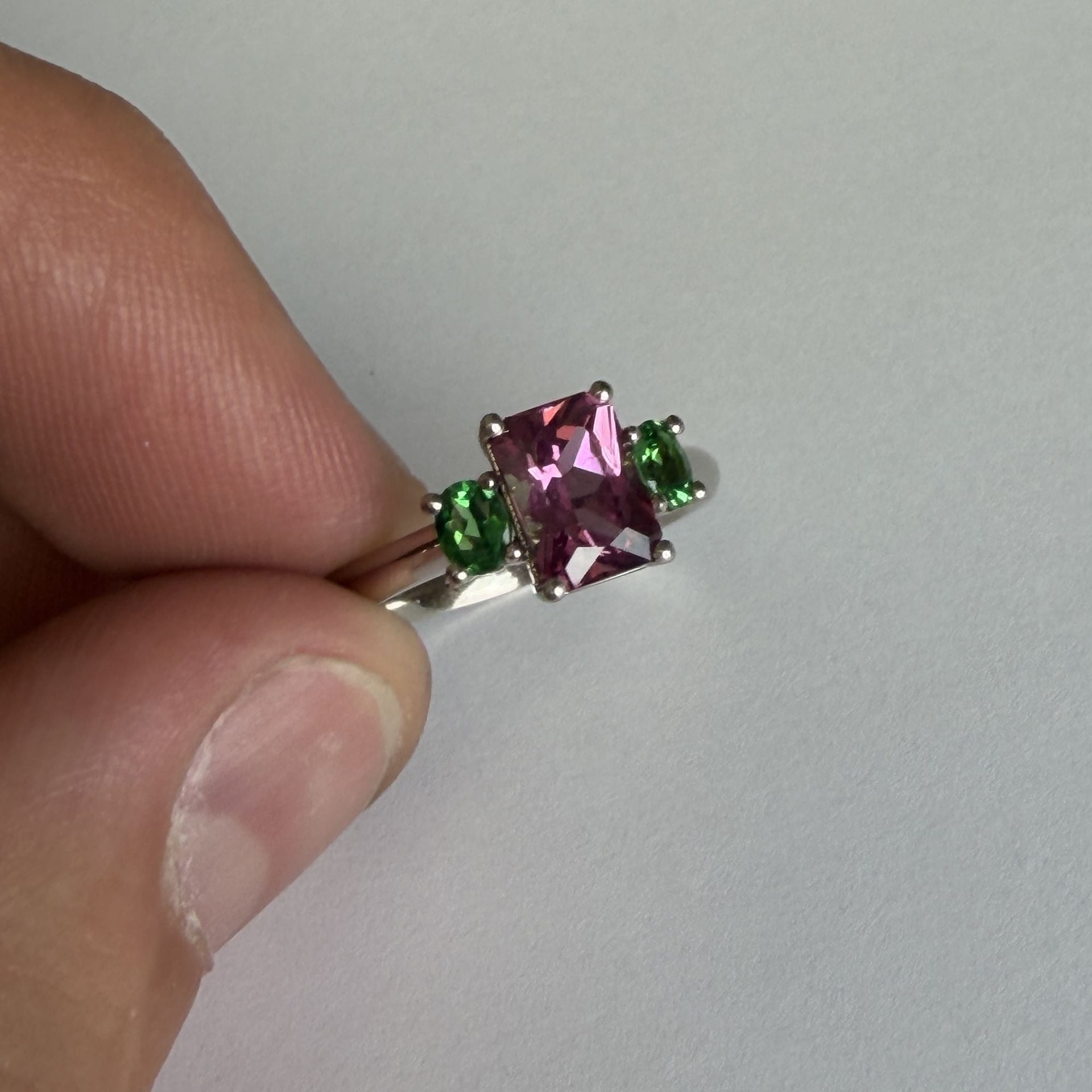 Damenring spinell tsavorit — Mint (M) Ringe