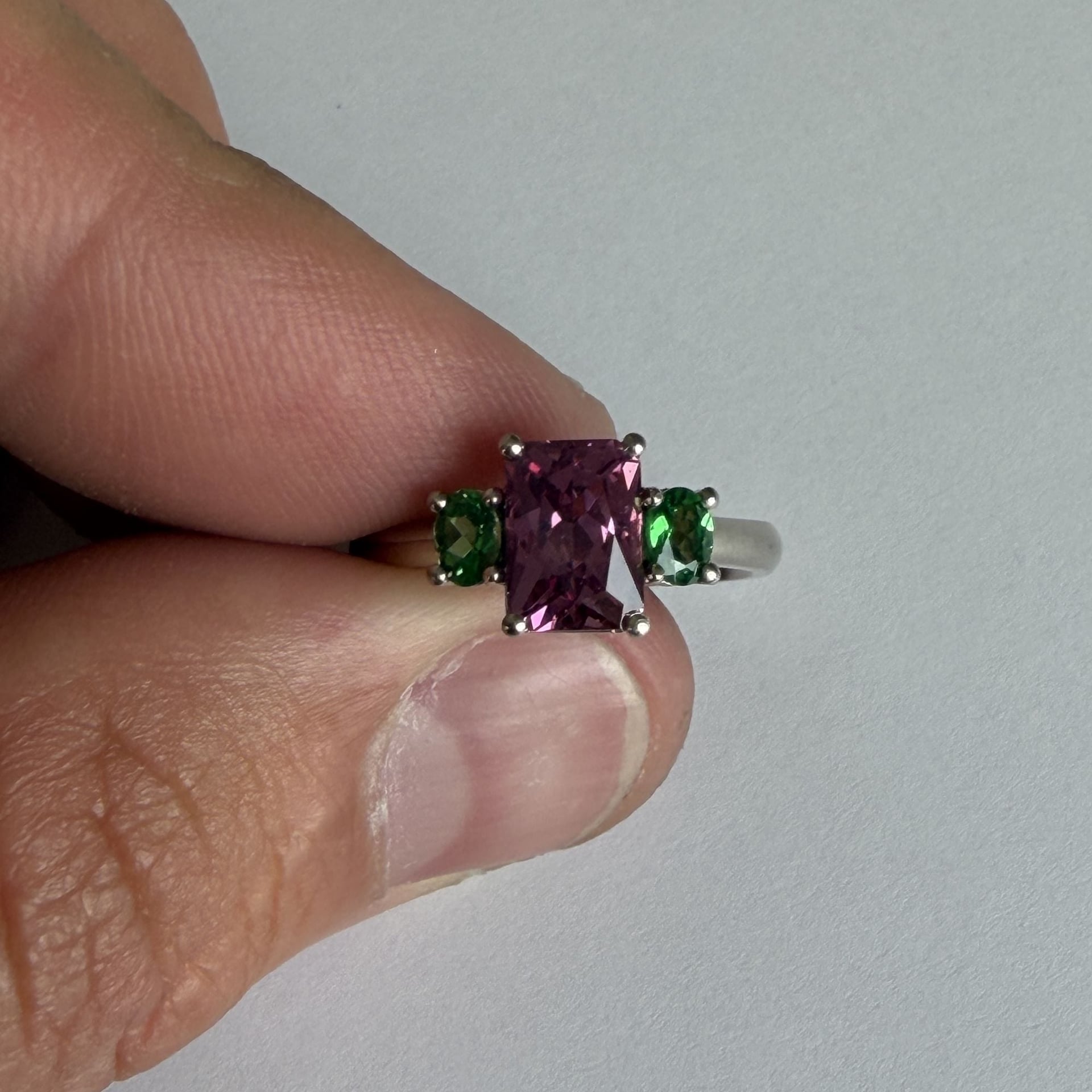 Damenring spinell tsavorit — Mint (M) Ringe
