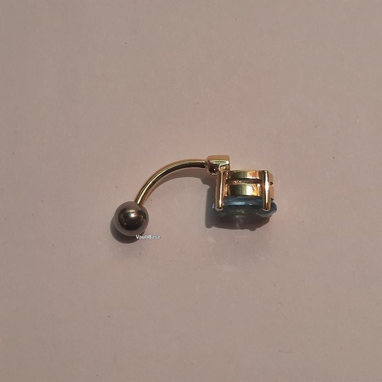 Gold-Bauchnabelpiercing mit Topas Edelstein — other