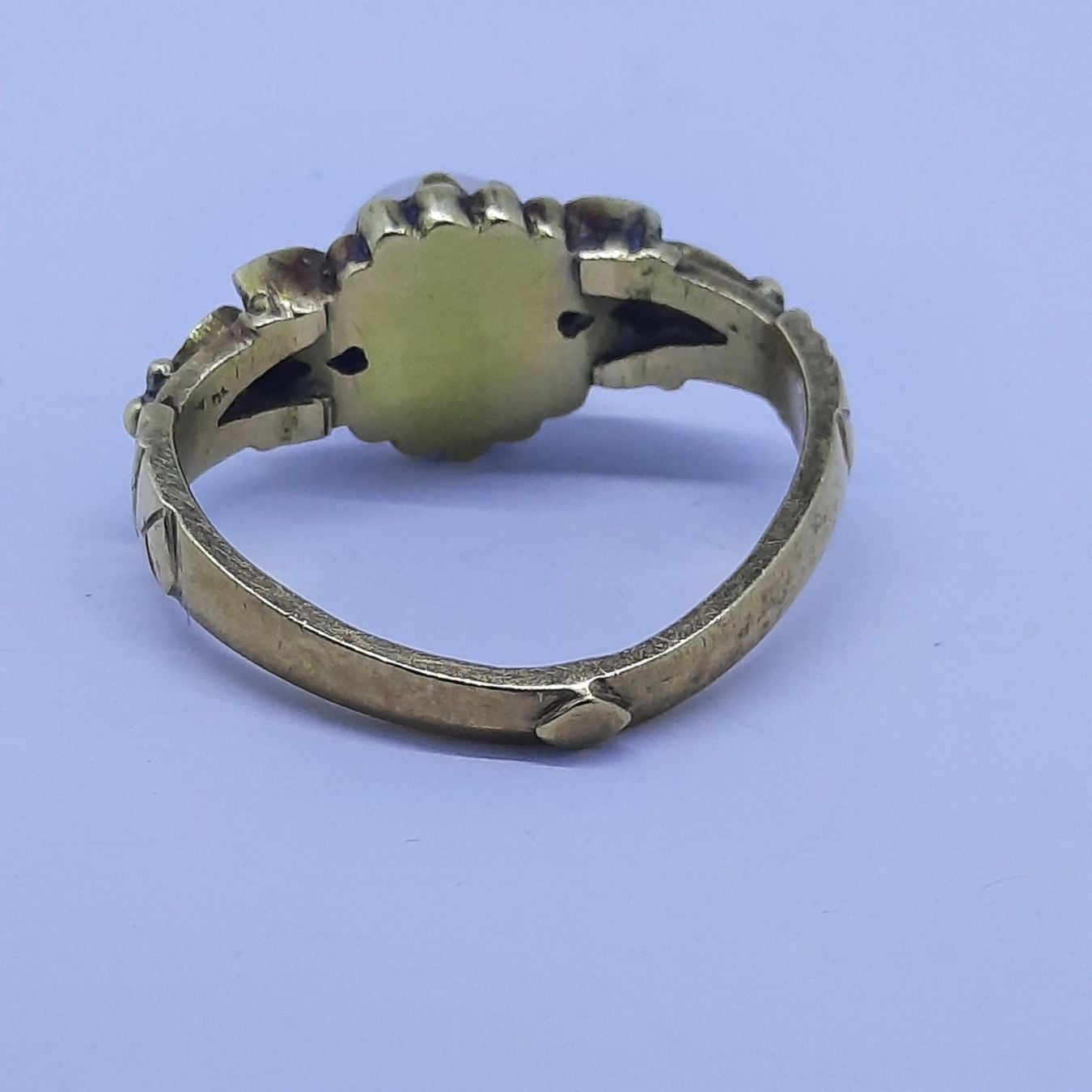 Goldring mit wunderschöner Perle sowie 6 Rubin Edelsteine — rings